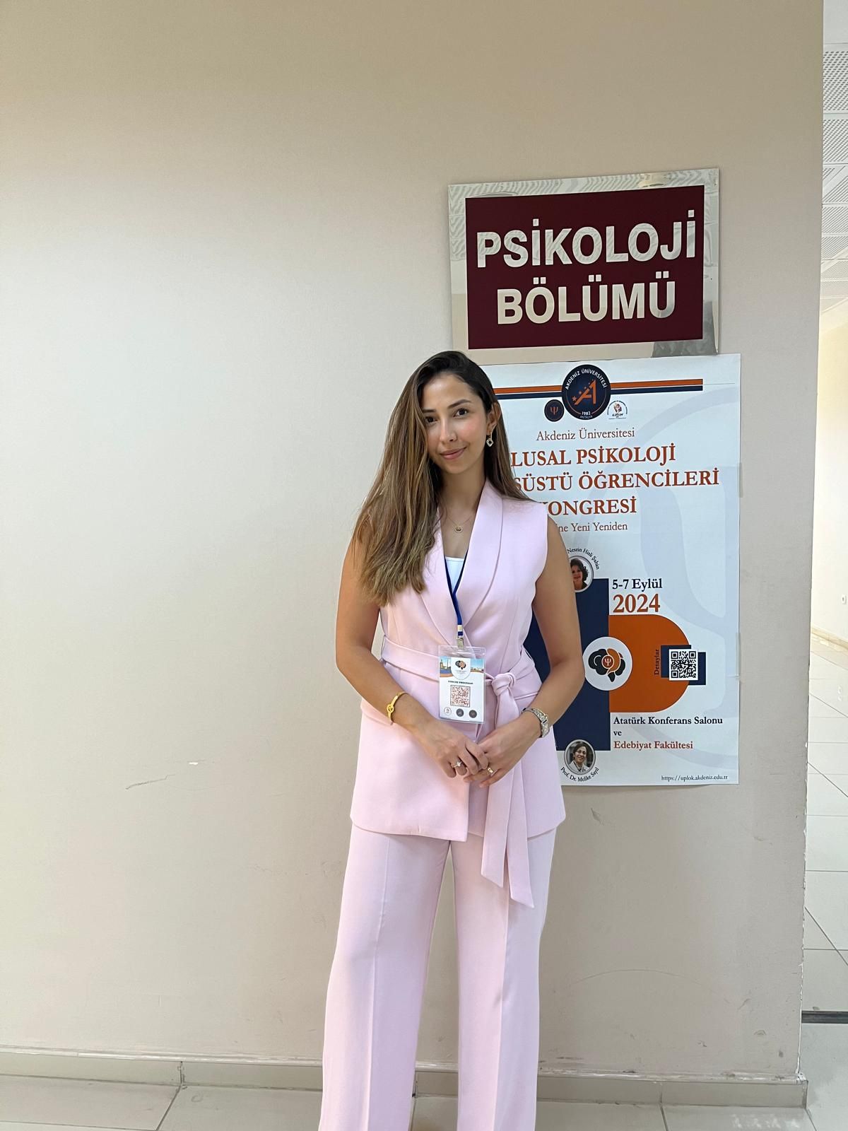 Zeynep Özerol bir psikoloji kongresinde
